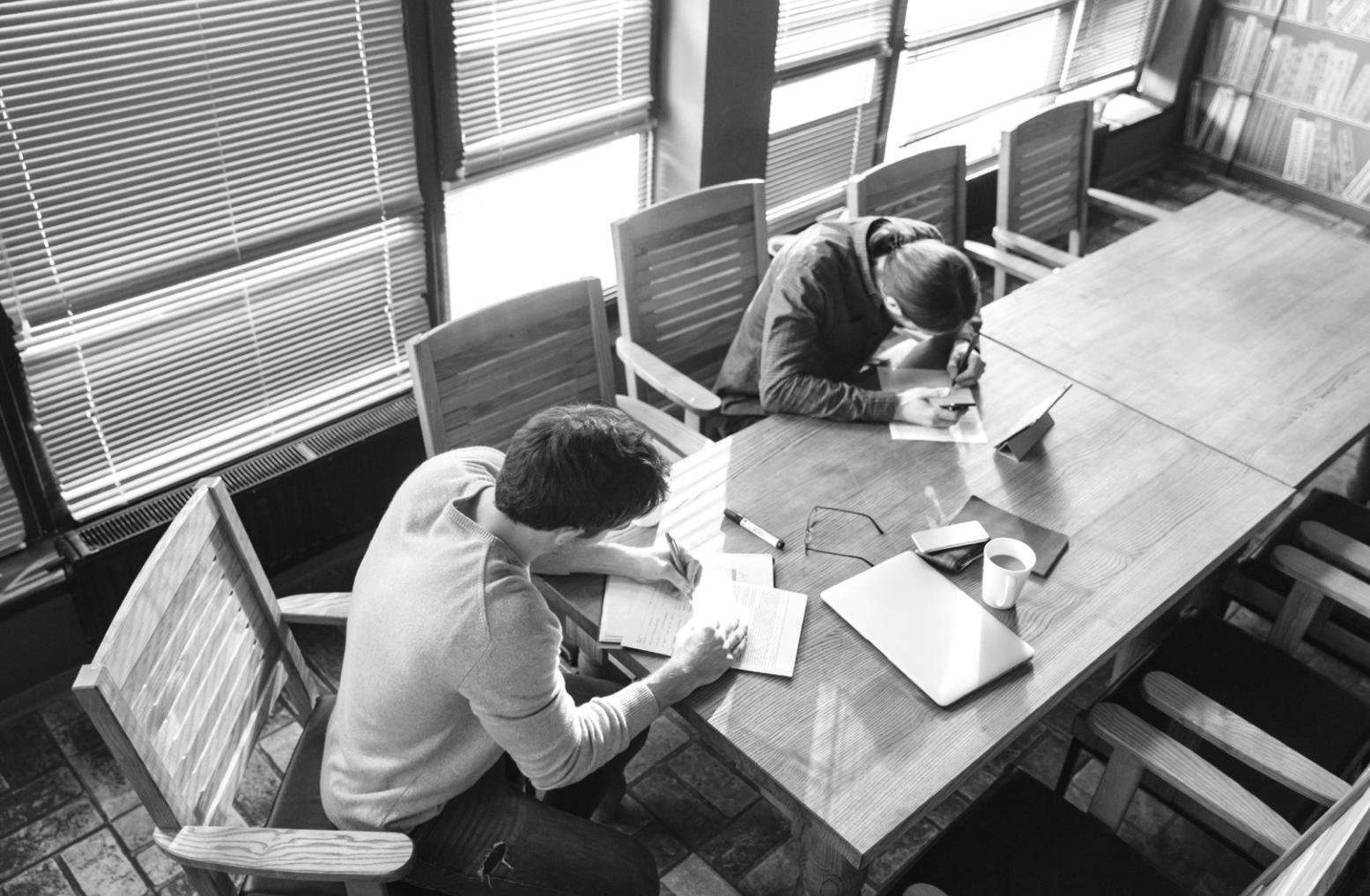 Ambiente di apprendimento interattivo per negoziazione budget