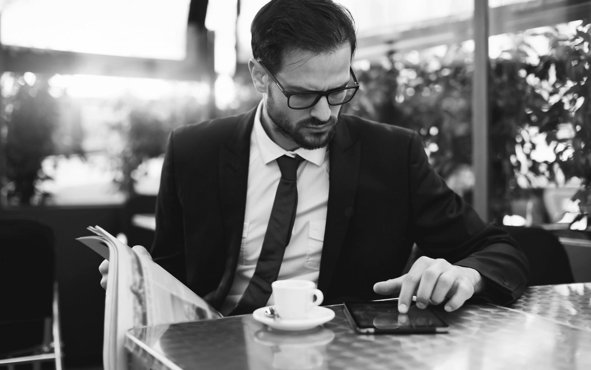 Interfaccia della piattaforma Karenthylos con quiz interattivi